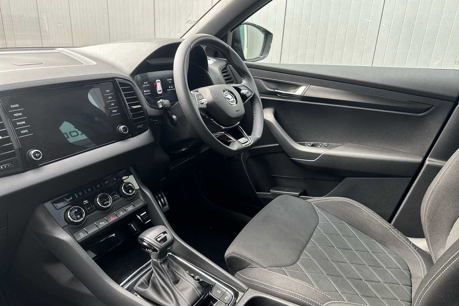 SKODA Karoq 1.5 TSI (150ps) SportLine Auto/DSG SUV *LEZ Compliant*