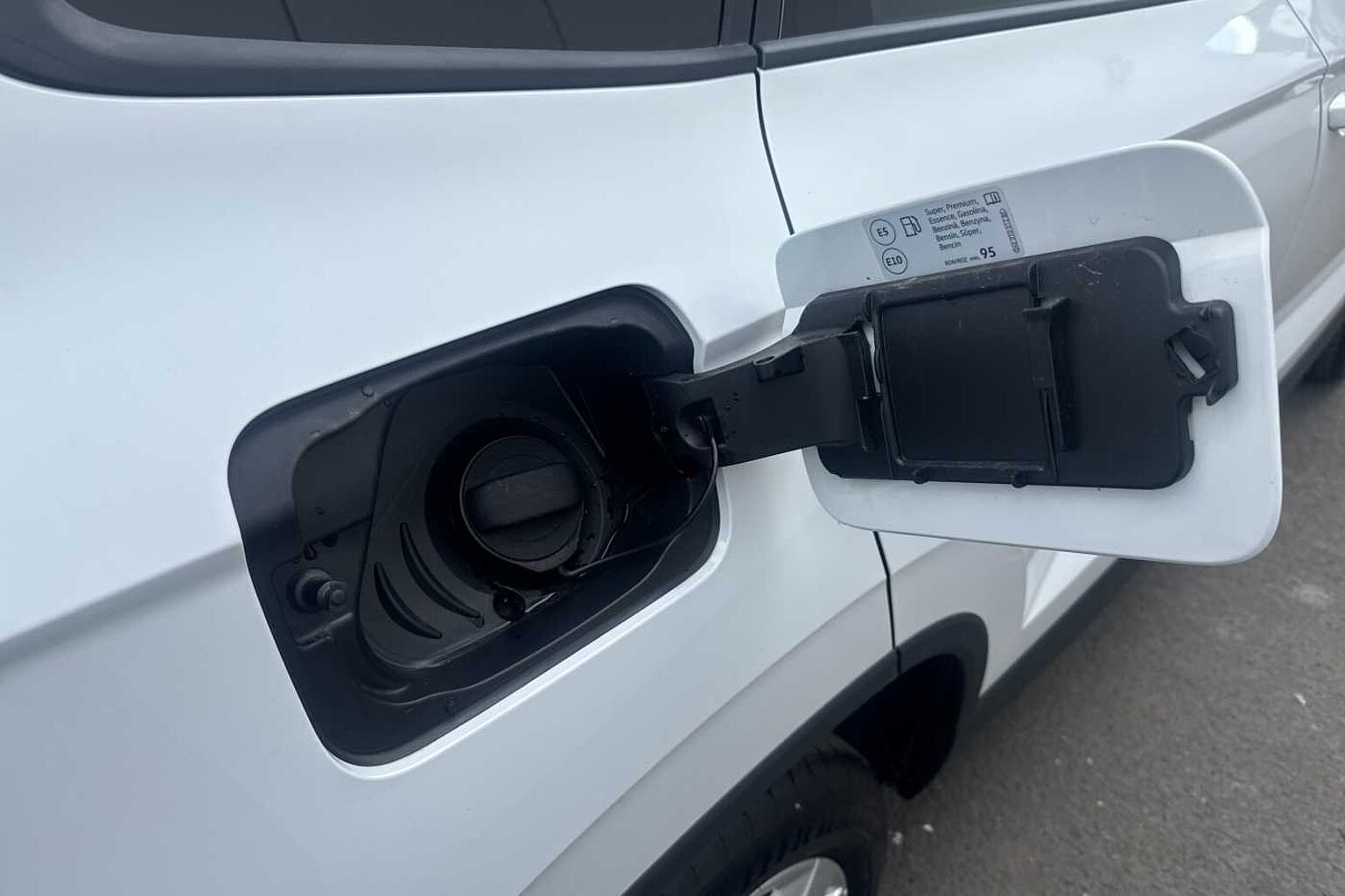 SKODA Karoq 1.0 TSI (116ps) SE Drive SUV *LEZ Compliant*